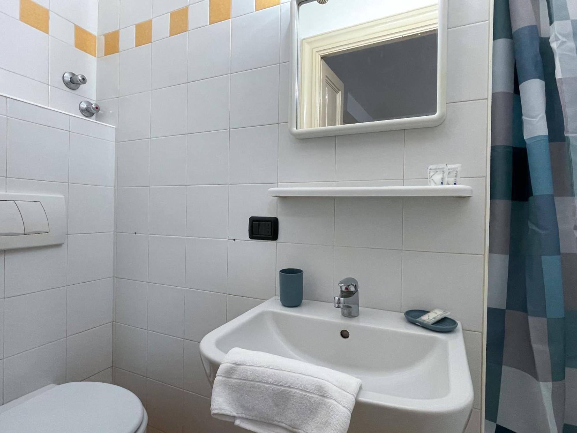 Roncati 7 Center Town Studio Apartments Bellagio Exterior photo