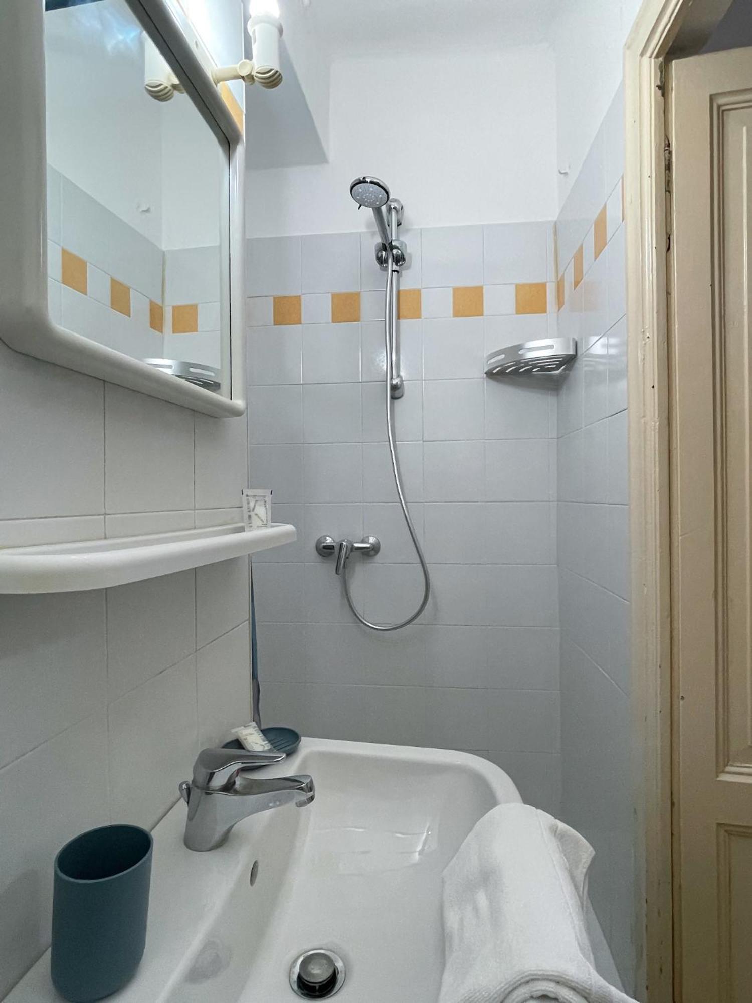 Roncati 7 Center Town Studio Apartments Bellagio Exterior photo